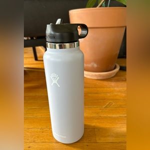 Soft purple Hydro Flask (fog) 40oz water bottle